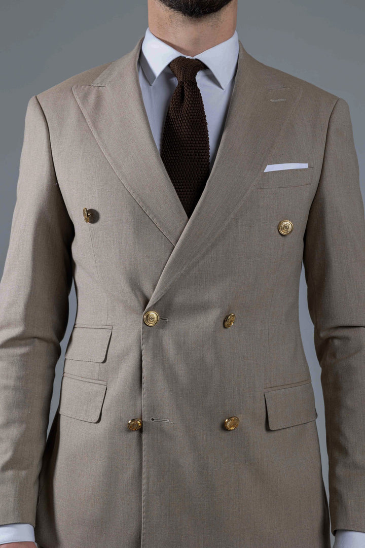 Two-piece cream suit with double-breasted jacket