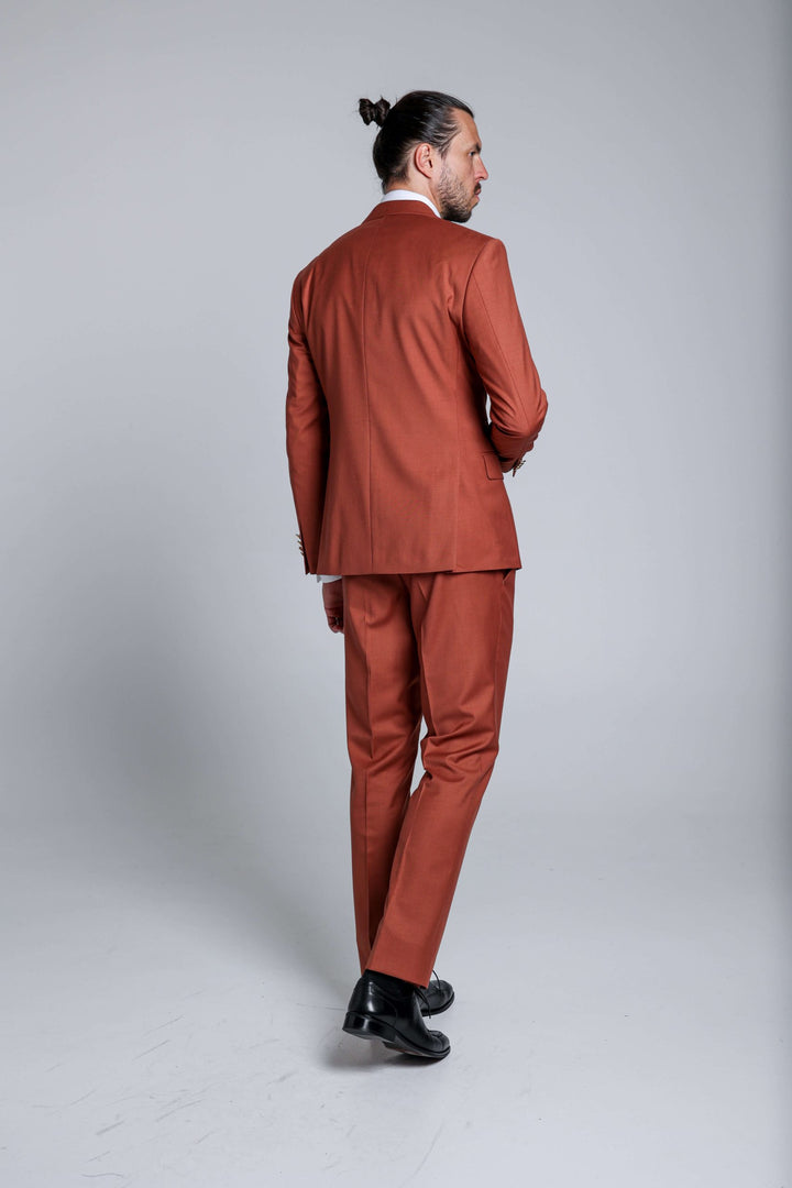 Two-piece suit with double-breasted jacket