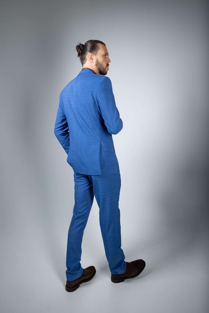 Trijų dalių mėlynos spalvos kostiumas