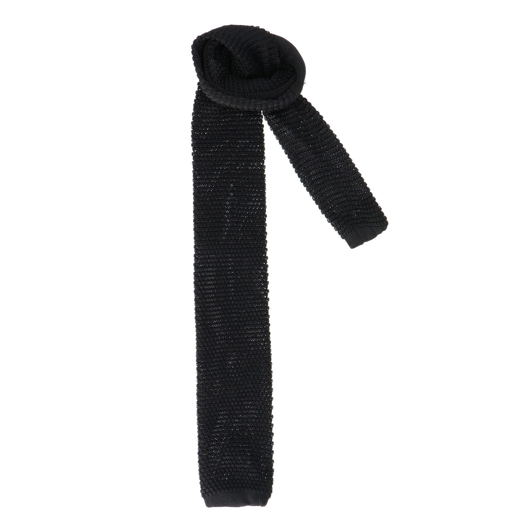 Черный галстук крючком