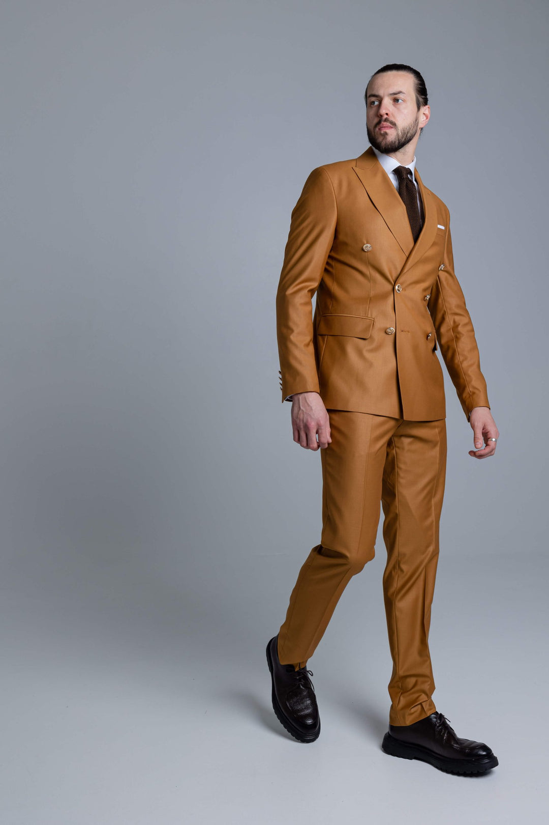 Light brown two-piece suit with double-breasted jacket