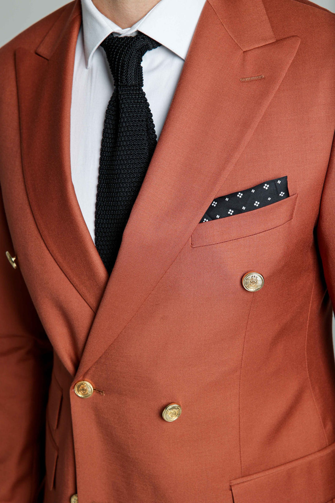 Two-piece suit with double-breasted jacket