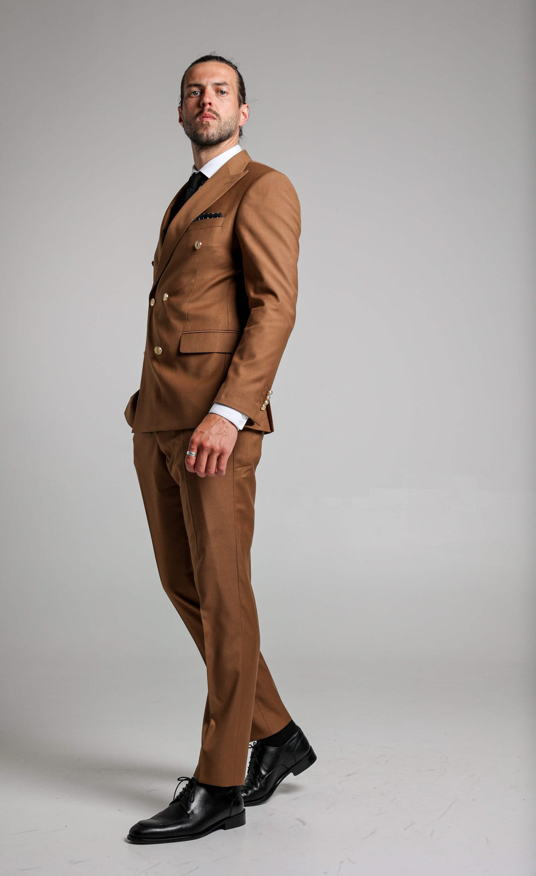 Brown two-piece suit with double-breasted jacket