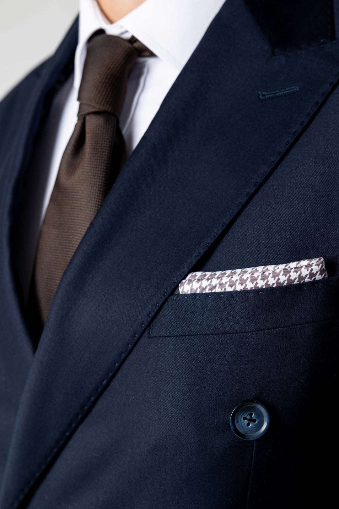Two-piece navy blue suit with double-breasted jacket
