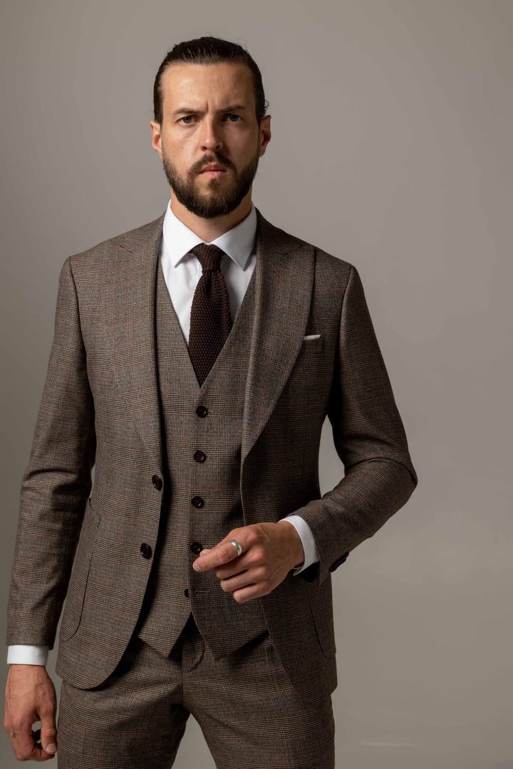 Three-piece suit in brown with fuzzy checks