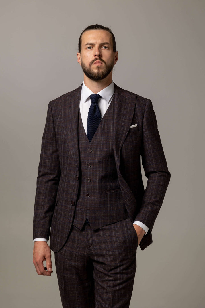Three-piece suit with fine print