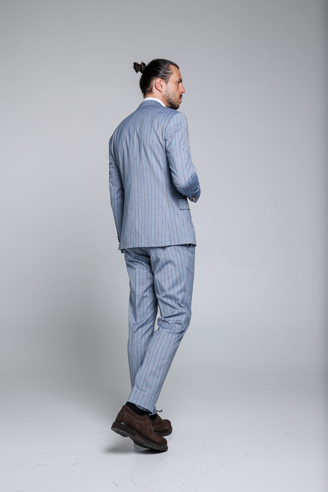 Two-piece light blue suit with stripes and double-breasted jacket